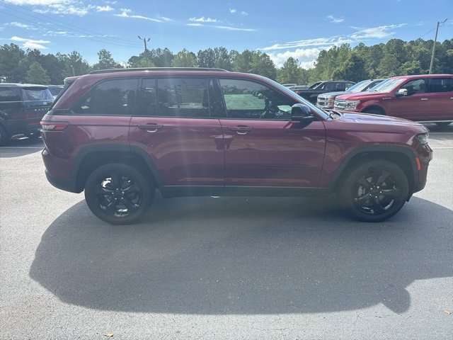 Used 2023 Jeep Grand Cherokee Altitude image 6