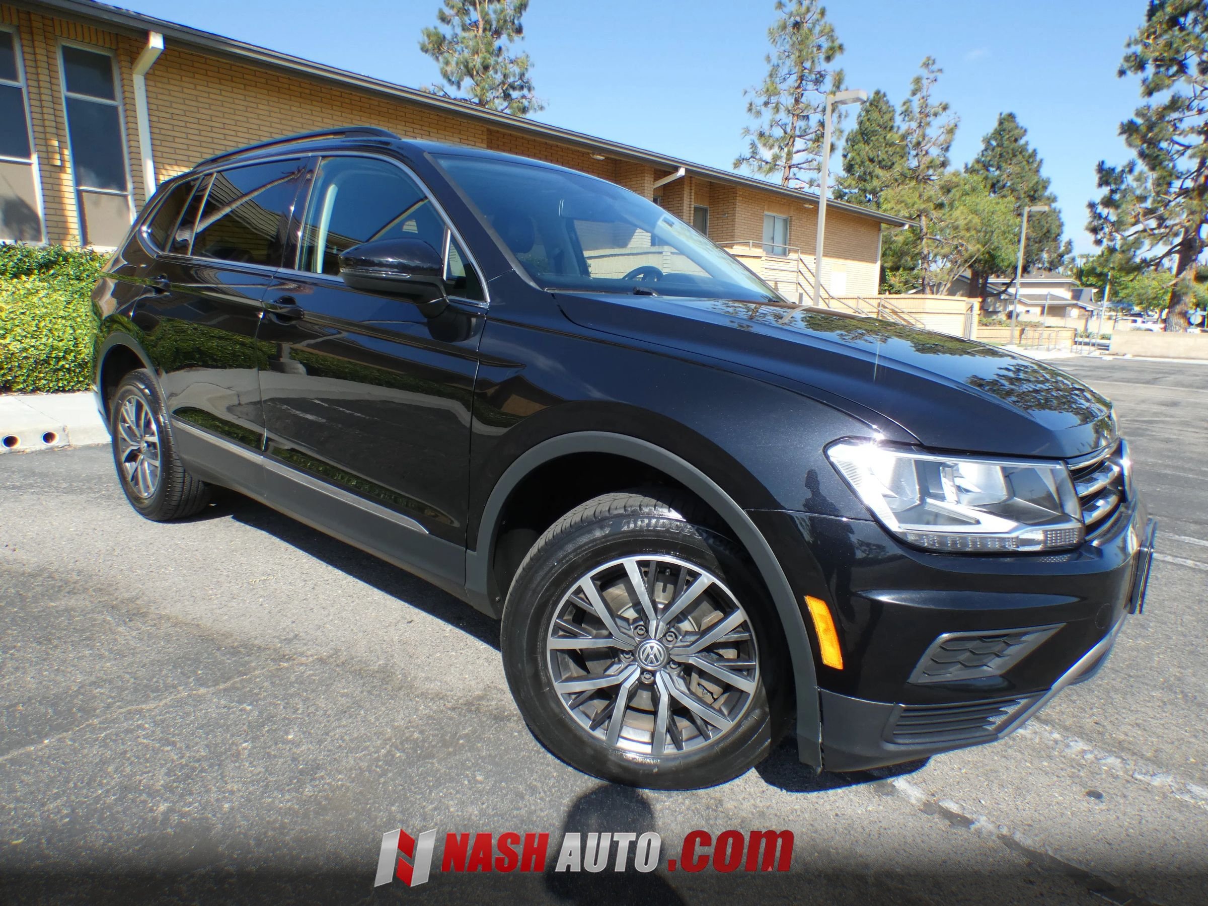 Used 2018 Volkswagen Tiguan SE w/ Panoramic Sunroof Package AWD/4WD image 5