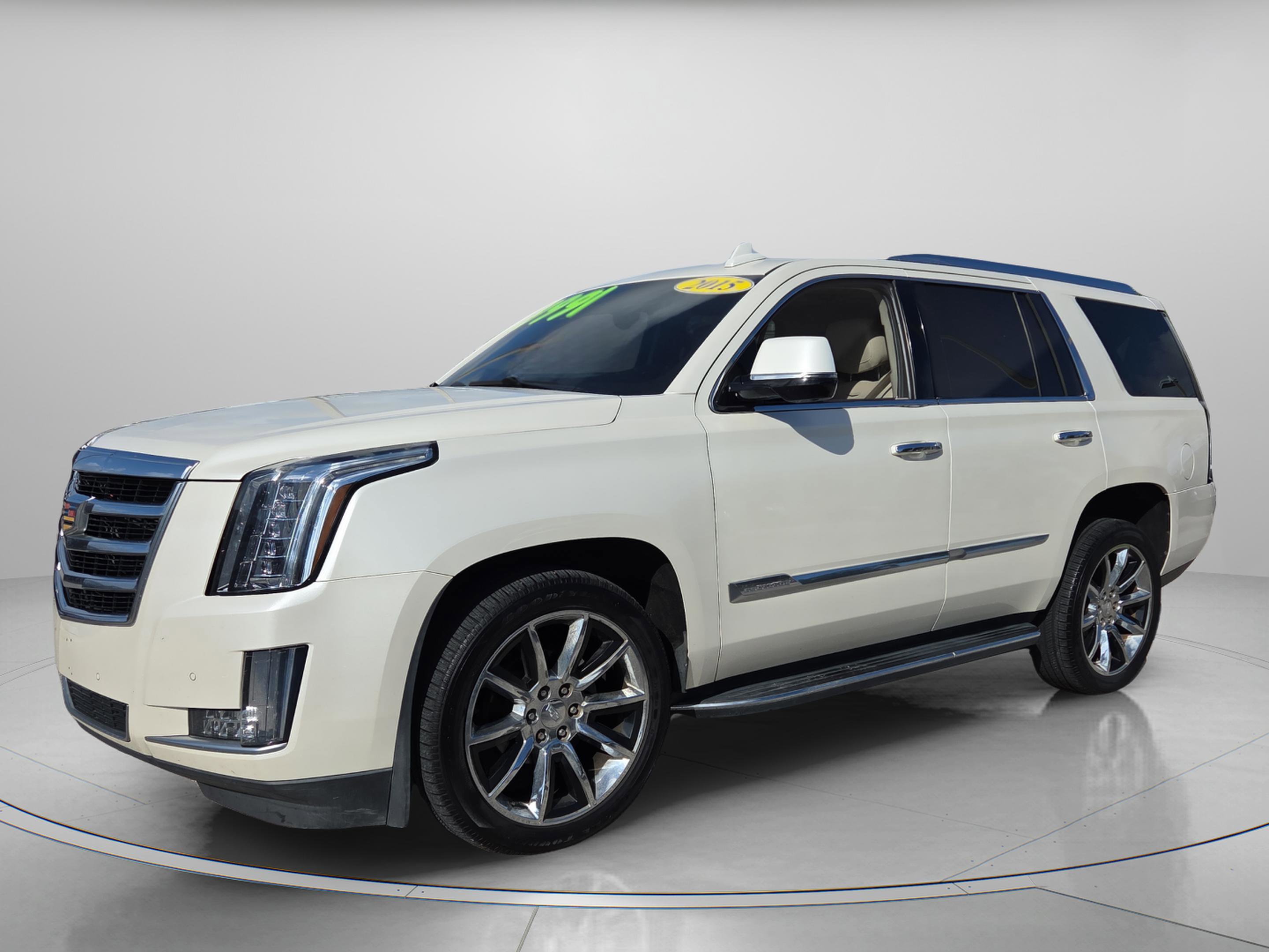 Used 2015 Cadillac Escalade Luxury image 2