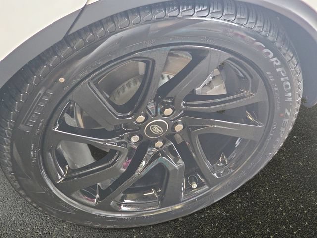 Certified 2025 Land Rover Discovery S AWD/4WD image 36