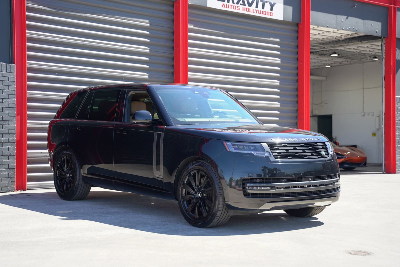 Used 2024 Land Rover Range Rover Long Wheelbase Autobiography image 5