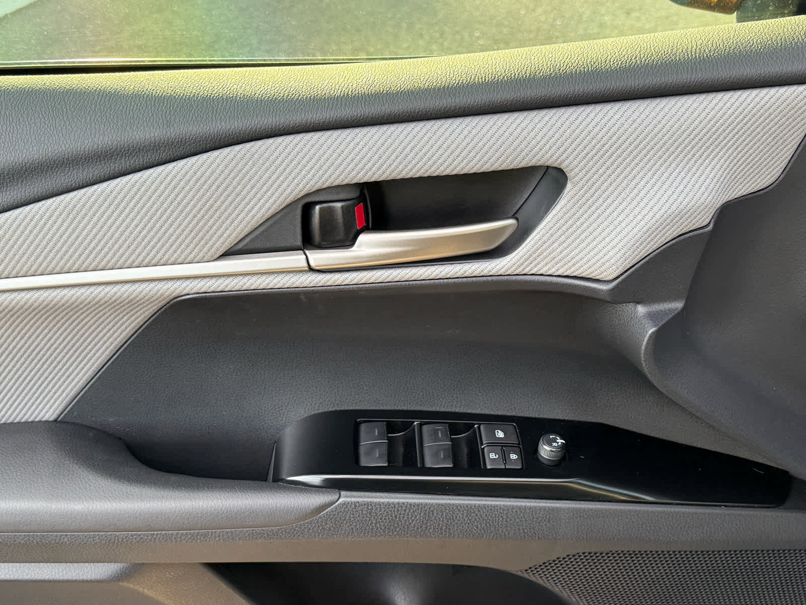 Used 2025 Toyota Camry SE image 14