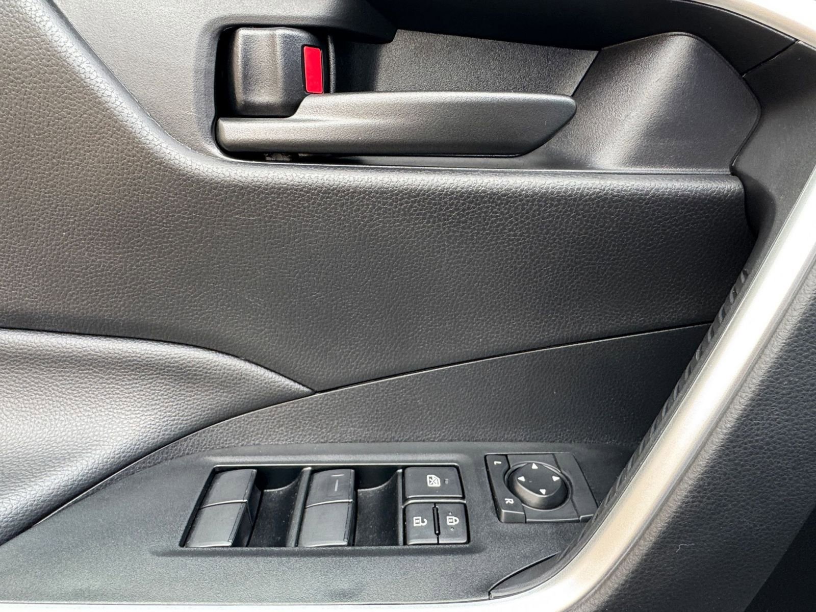 Used 2025 Toyota RAV4 LE image 20