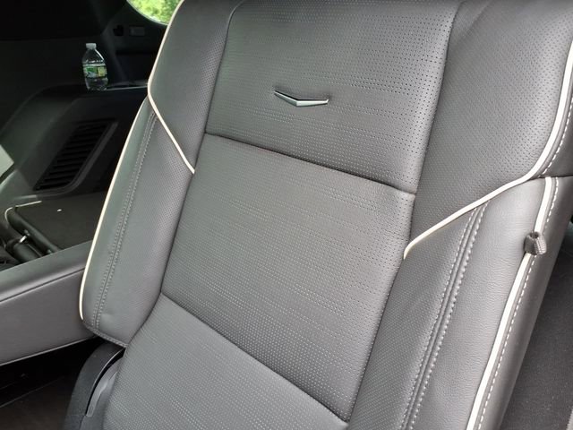 Used 2024 Cadillac Escalade Premium Luxury AWD/4WD image 11