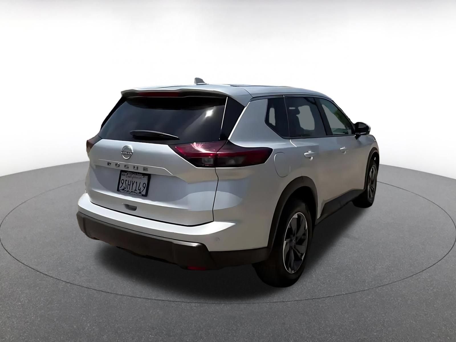 Used 2025 Nissan Rogue SV FWD image 14