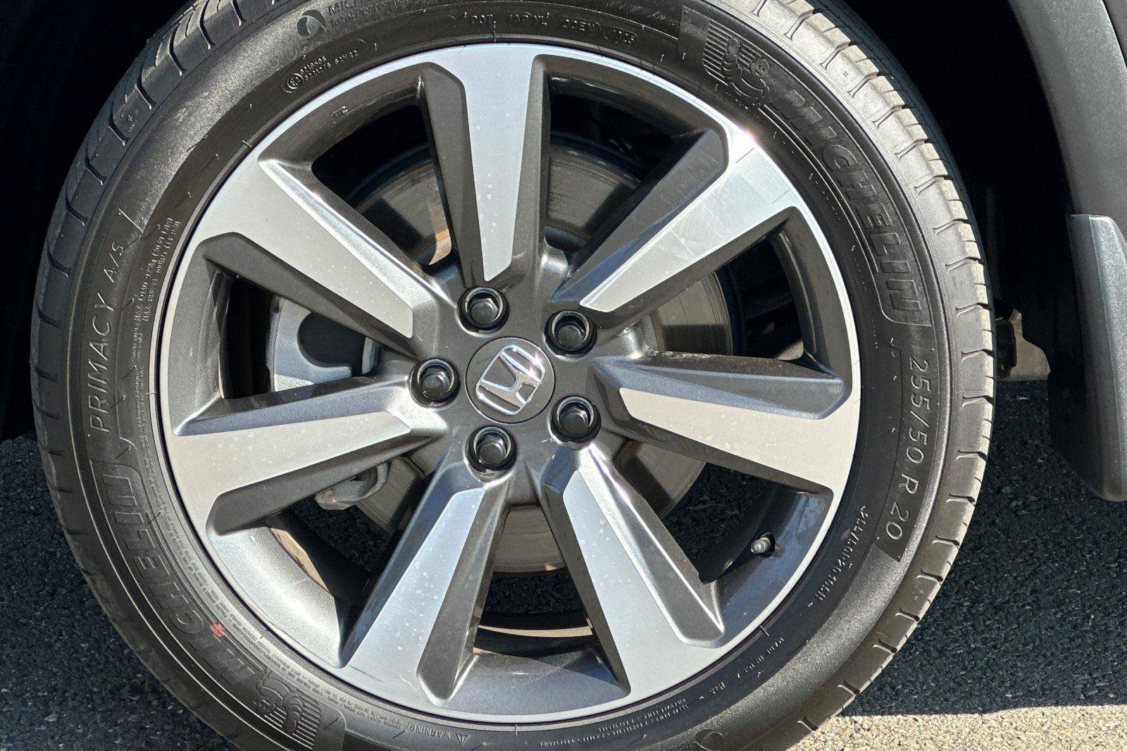 Certified 2025 Honda Pilot Touring image 28