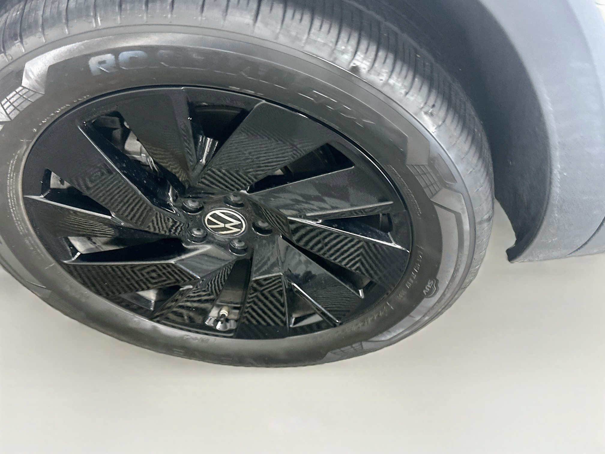 Used 2024 Volkswagen Atlas SE w/ Black Wheel Package FWD image 11
