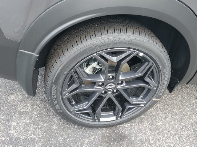 New 2027 Nissan Kicks SR w/ SR Premium Package FWD image 5