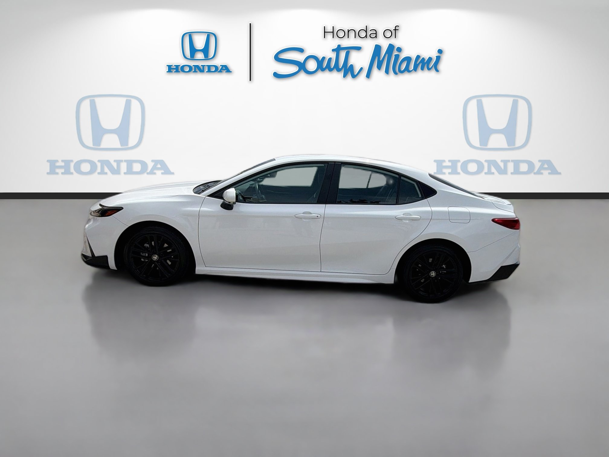 Used 2026 Toyota Camry SE FWD image 4