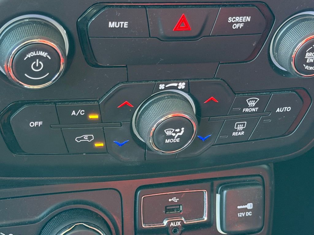 Used 2022 Jeep Renegade Latitude w/ Sun/Sound Group image 22