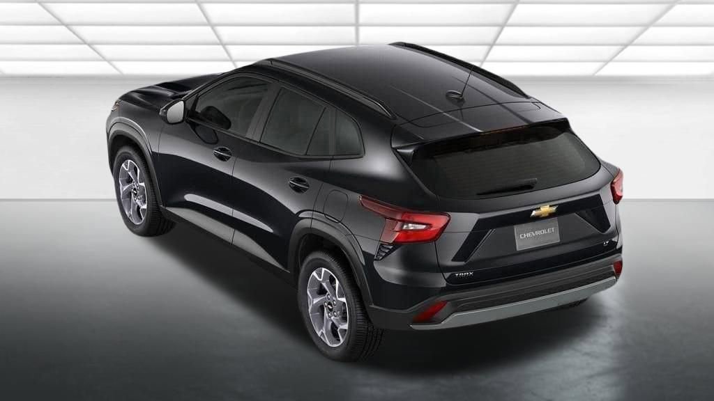 New 2026 Chevrolet Trax LT w/ LT Convenience Package FWD image 2