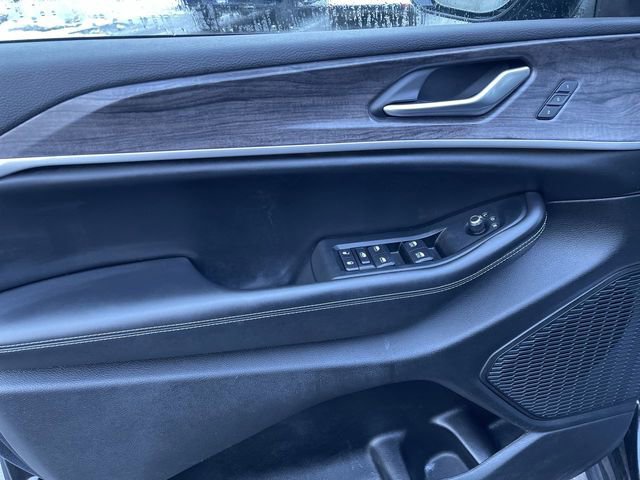 Used 2023 Jeep Grand Cherokee Limited w/ Luxury Tech Group II image 23