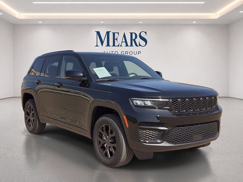 Used 2025 Jeep Grand Cherokee Altitude AWD/4WD image 7