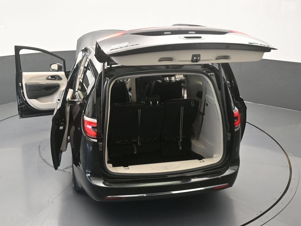 Used 2023 Chrysler Pacifica Touring-L FWD image 67