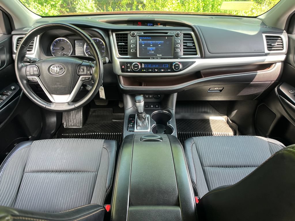 Used 2018 Toyota Highlander Plus AWD/4WD image 13