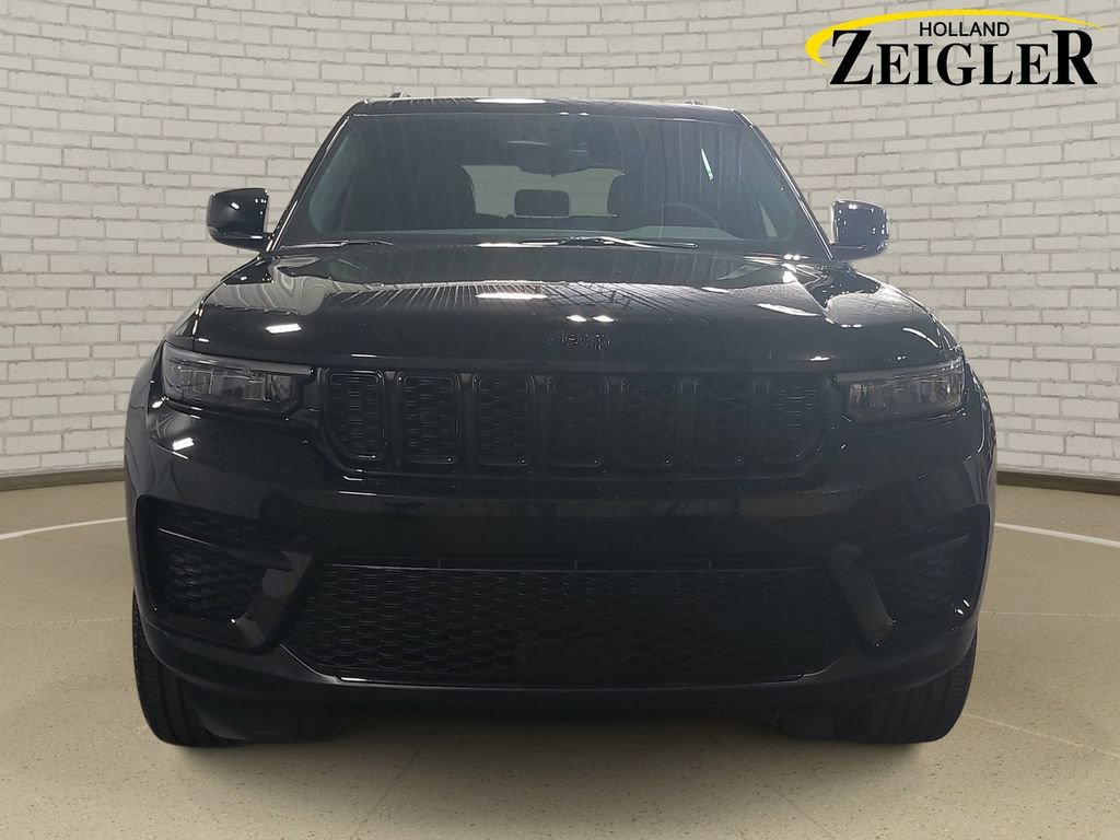 Used 2023 Jeep Grand Cherokee Altitude AWD/4WD image 2