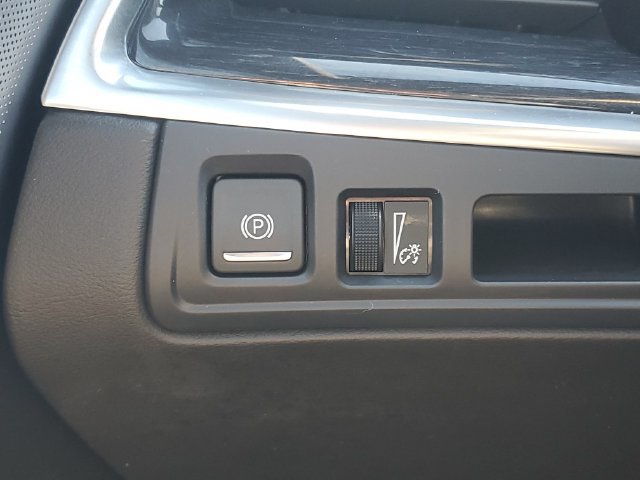Certified 2024 Cadillac XT5 Premium Luxury AWD/4WD image 17