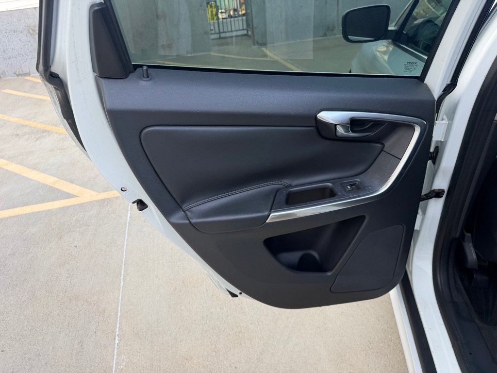 Used 2016 Volvo XC60 T5 Premier w/ Proximity Package FWD image 21