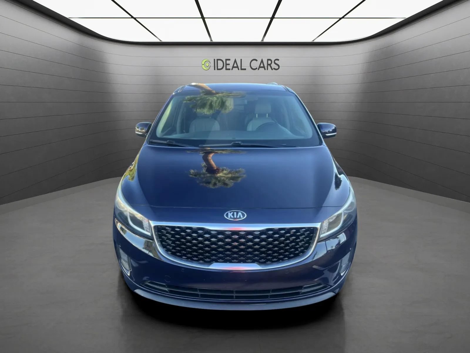 Used 2018 Kia Sedona LX w/ LX Essentials Premium Package FWD image 2