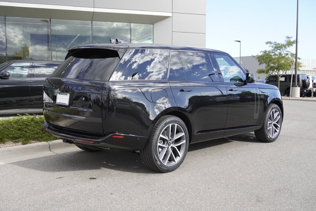New 2027 Land Rover Range Rover Long Wheelbase SE AWD/4WD image 4