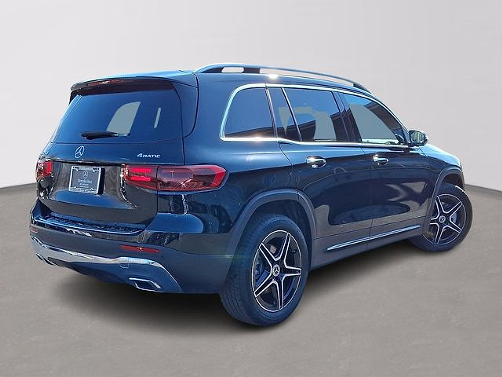 Used 2026 Mercedes-Benz GLB 250 4MATIC image 4