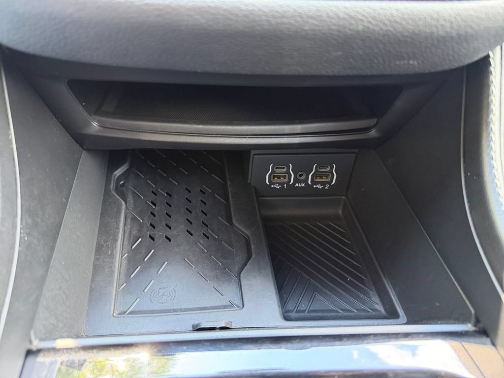Used 2025 Chrysler Pacifica Limited FWD image 19