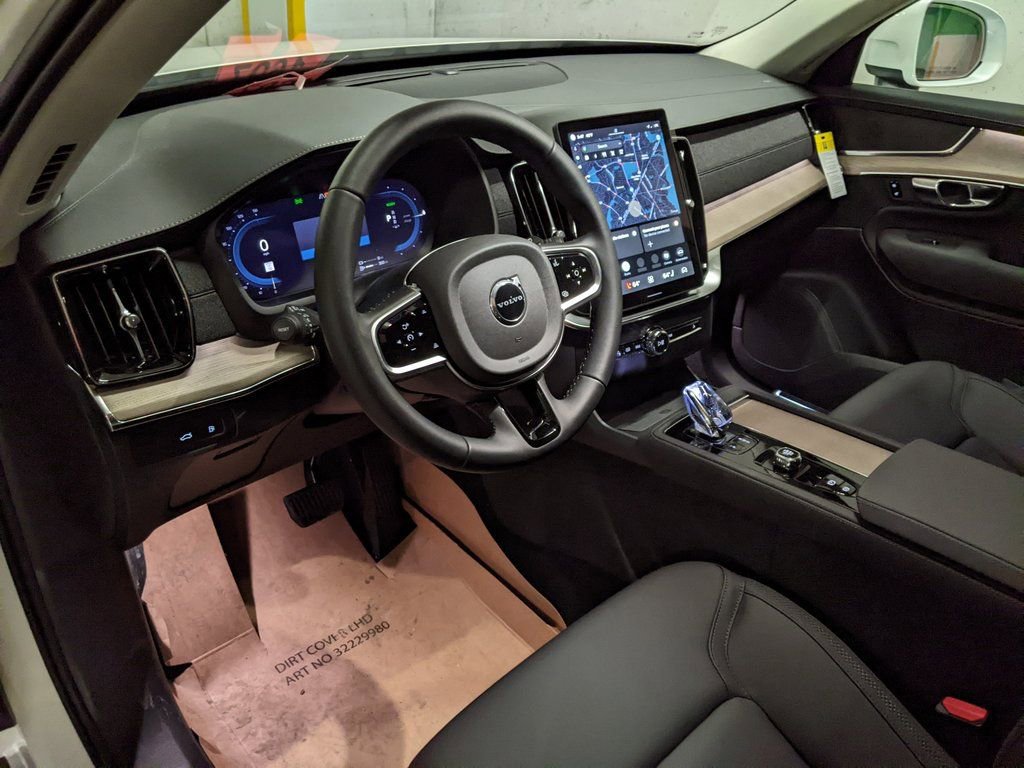 New 2025 Volvo XC90 T8 Core w/ Climate Package image 8