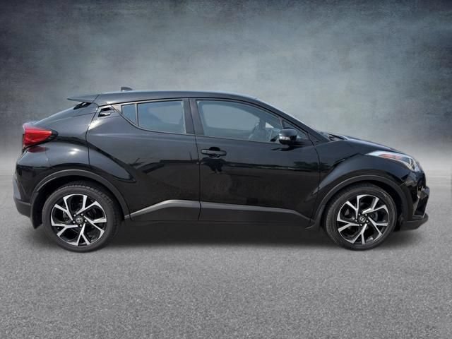 Used 2018 Toyota C-HR XLE FWD image 5