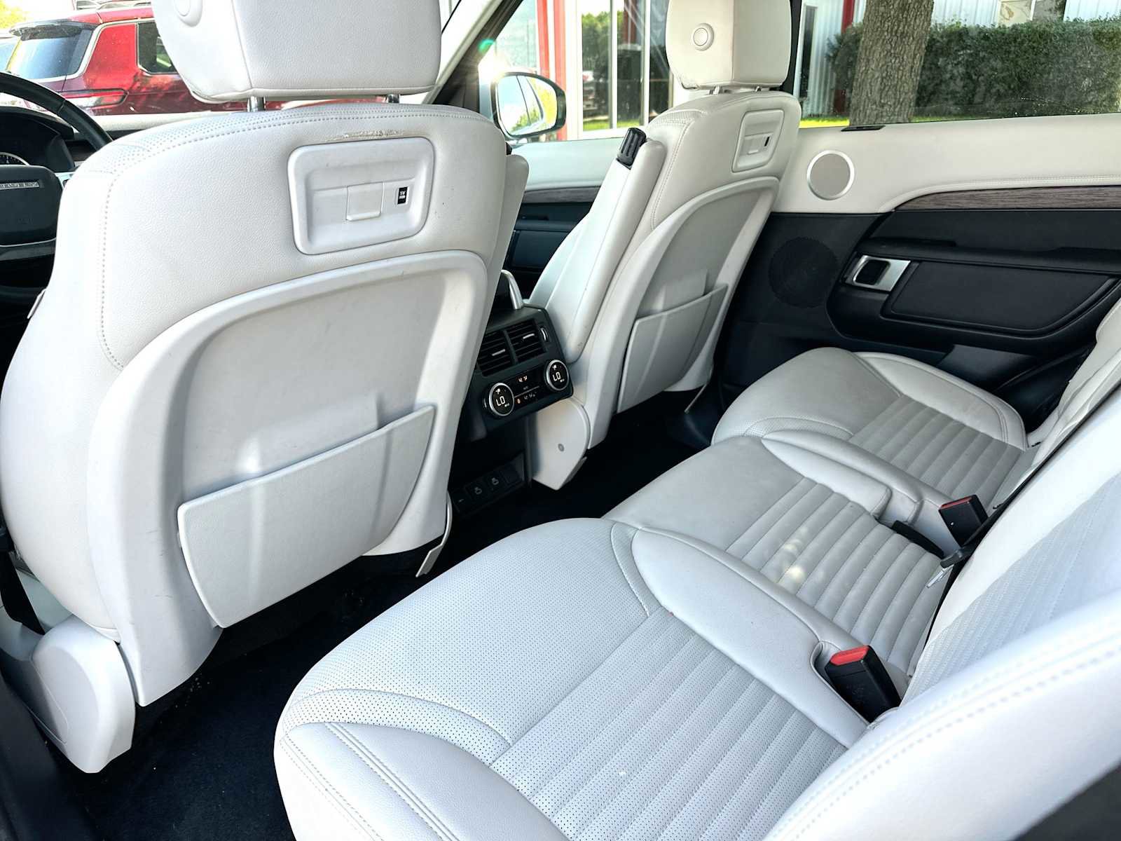 Used 2023 Land Rover Discovery S image 24