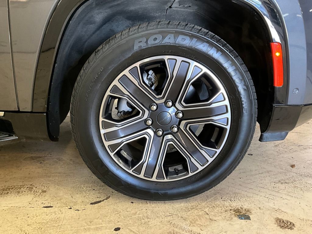 Used 2024 Jeep Wagoneer Series II w/ Flexible Seating Group image 16