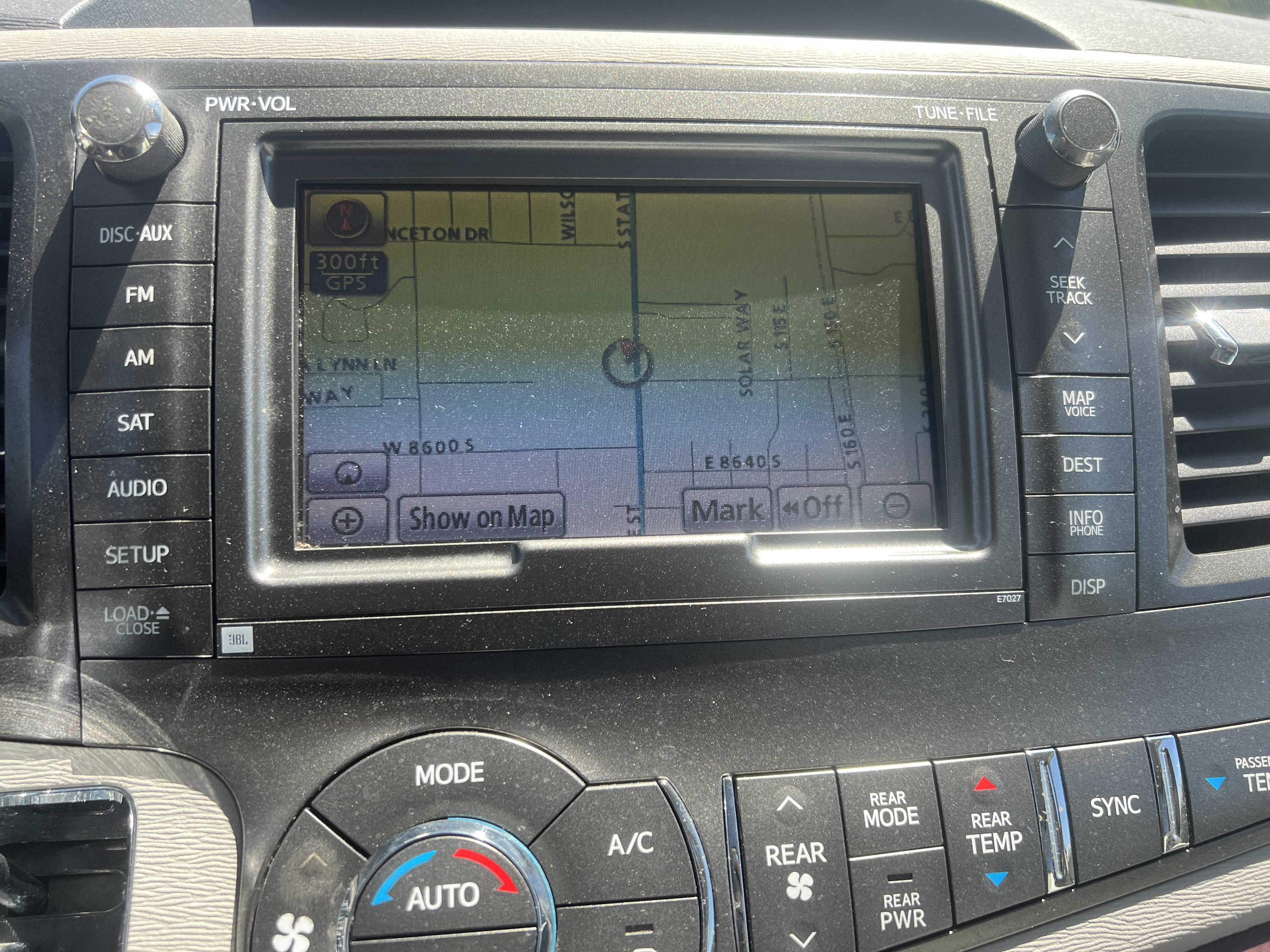 Used 2012 Toyota Sienna XLE w/ Premium Pkg FWD image 21
