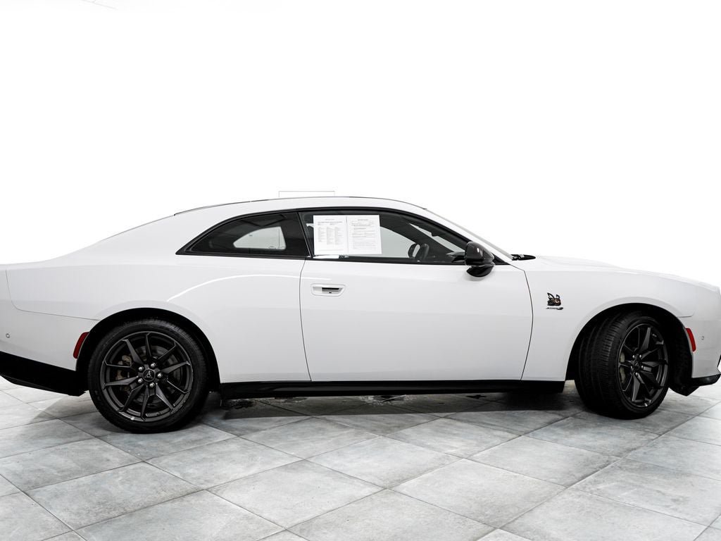 Used 2025 Dodge Charger Daytona Scat Pack w/ Plus Group AWD/4WD image 7