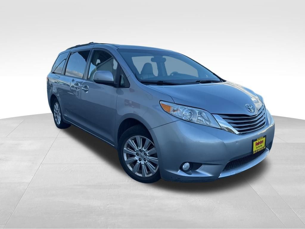 Used 2012 Toyota Sienna XLE image 34