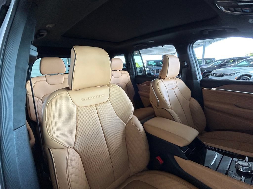 New 2025 Jeep Grand Cherokee Summit AWD/4WD image 30