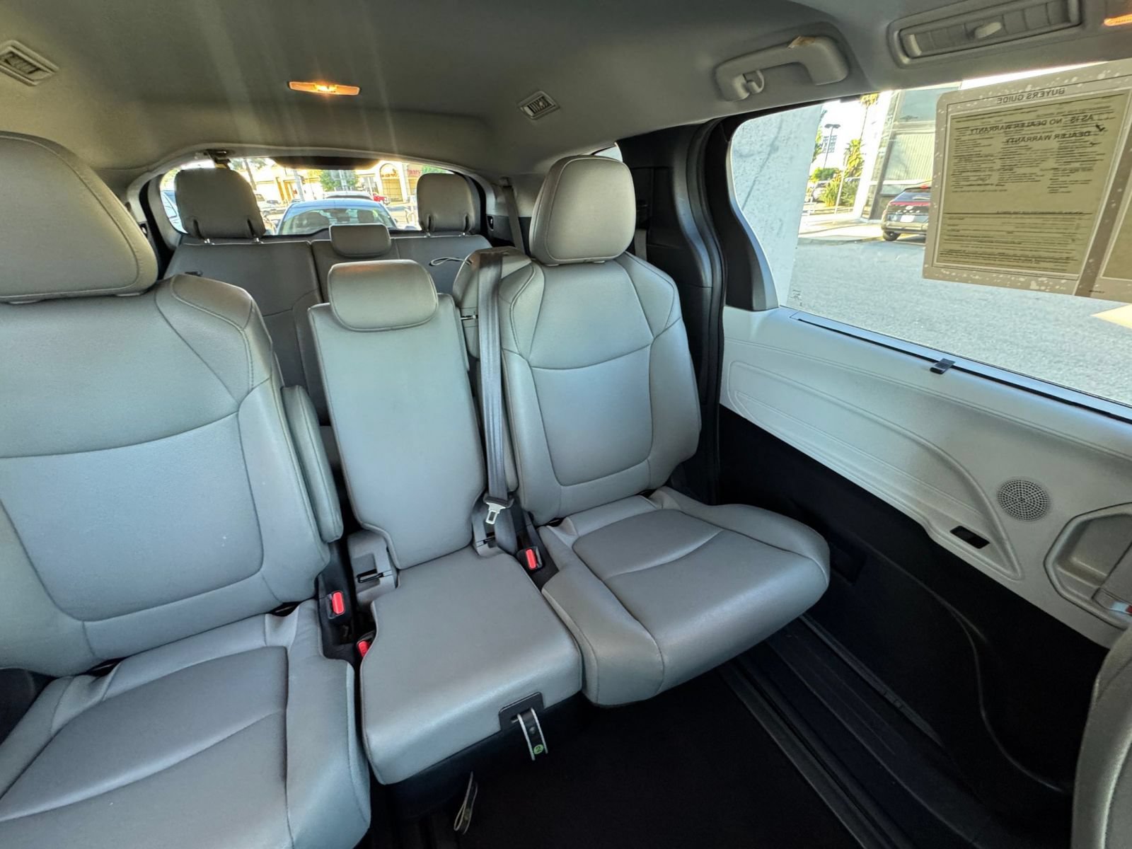 Used 2025 Toyota Sienna XLE FWD image 40