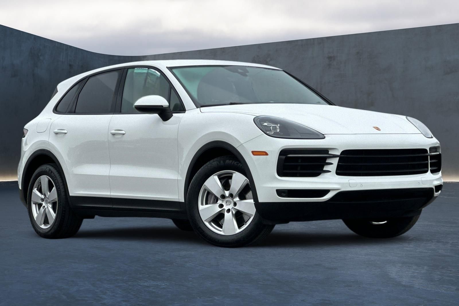 Used 2023 Porsche Cayenne image 2