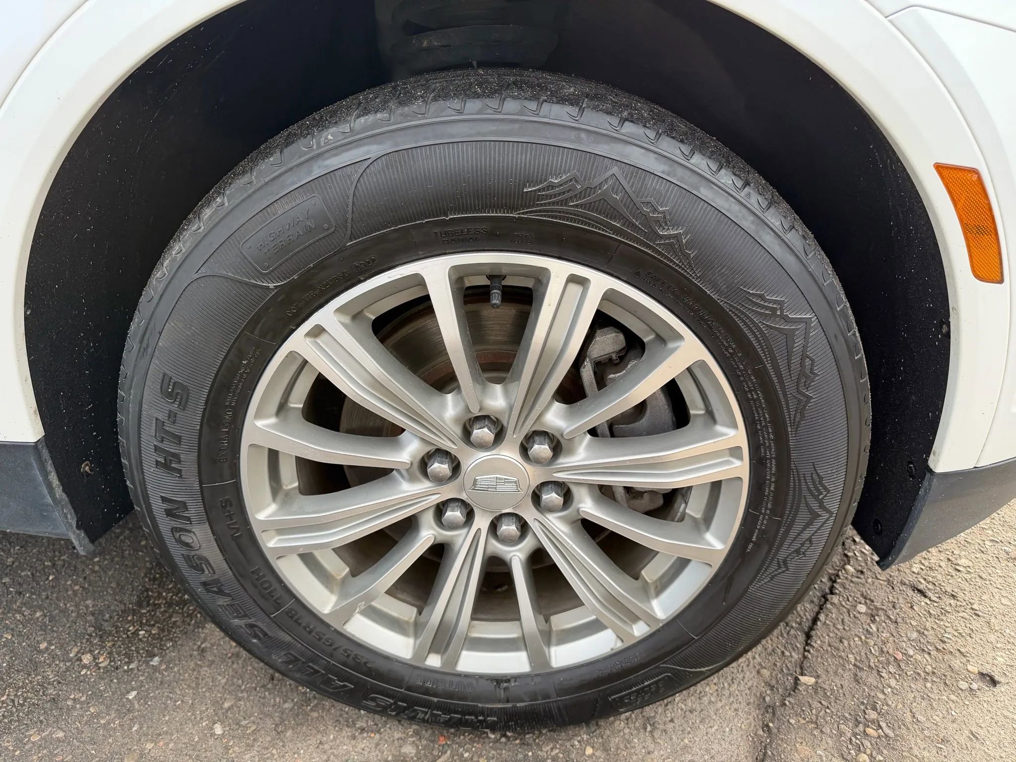 Used 2017 Cadillac XT5 Luxury w/ Driver Awareness Package image 13