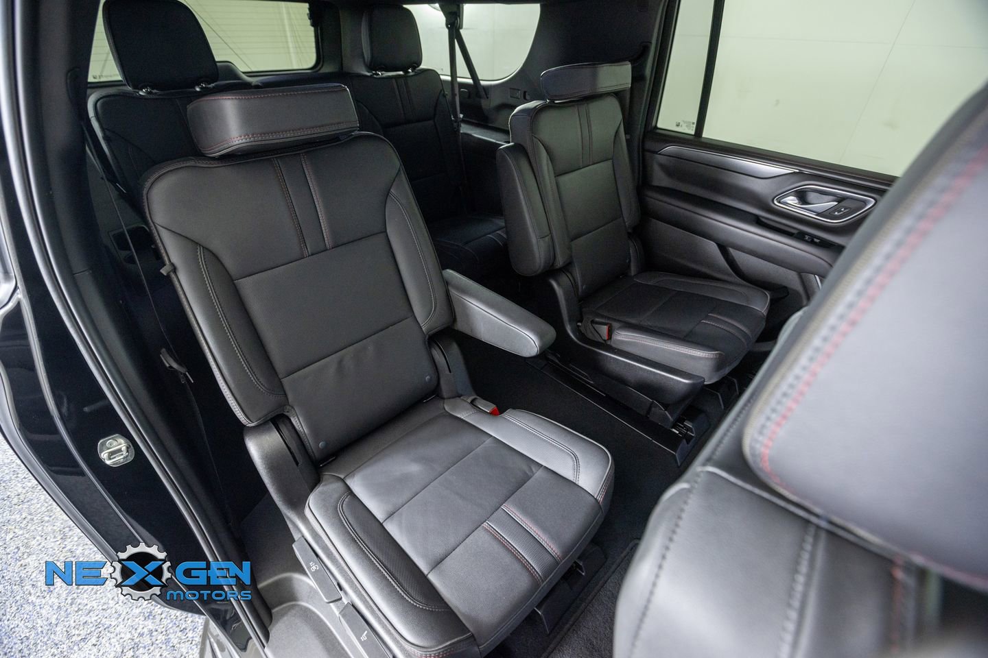 Used 2024 Chevrolet Suburban RST w/ Luxury Package AWD/4WD image 39