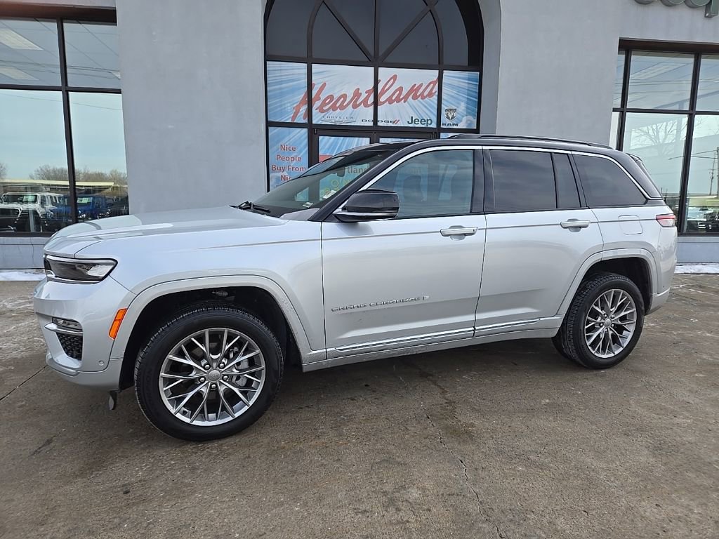 Used 2025 Jeep Grand Cherokee Summit image 4