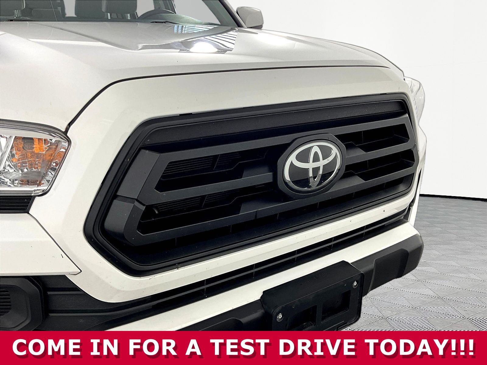 Used 2023 Toyota Tacoma SR AWD/4WD image 32