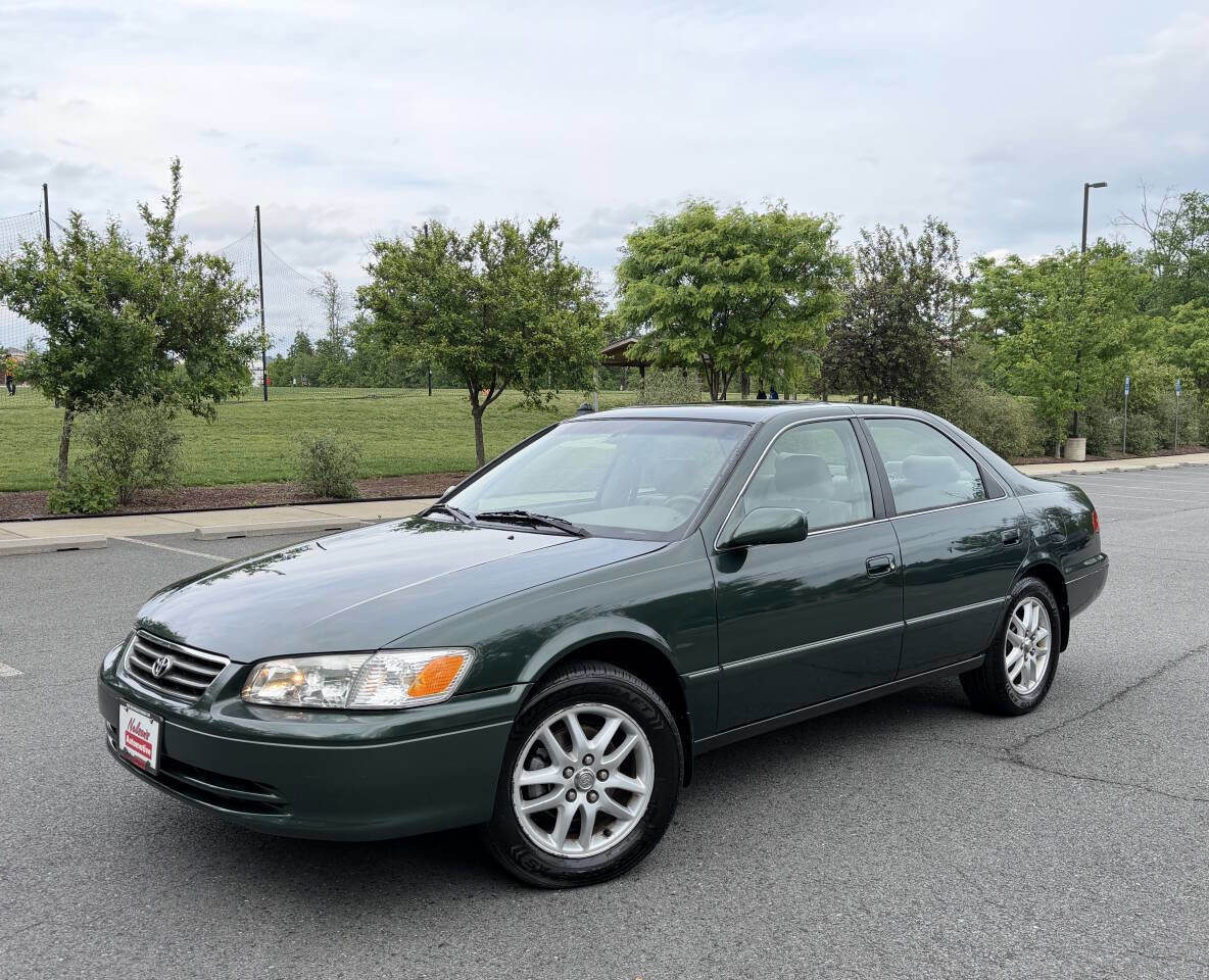 Used 2000 Toyota Camry XLE FWD video 1