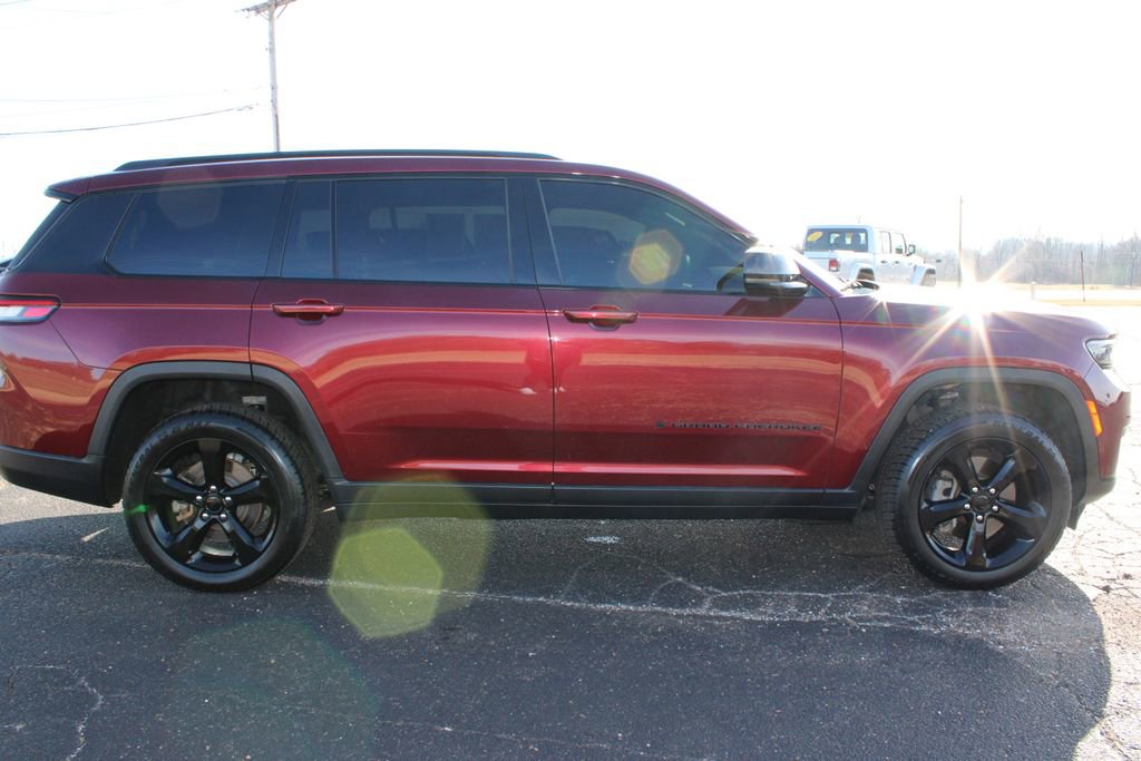Used 2023 Jeep Grand Cherokee L Laredo image 11