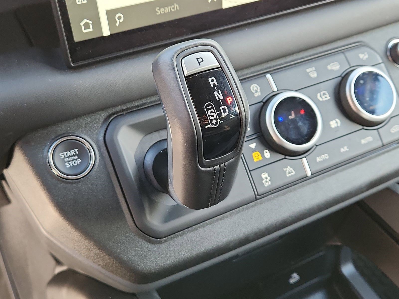 Used 2025 Land Rover Defender 90 S image 26