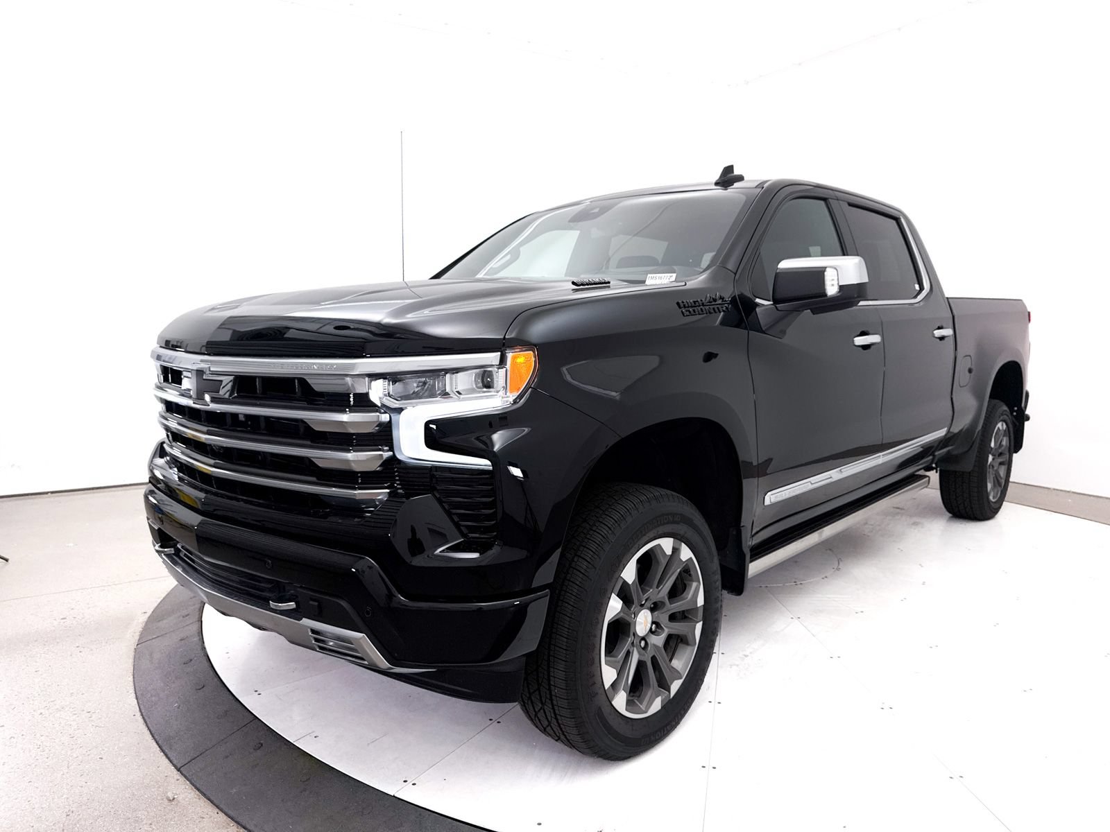 Used 2024 Chevrolet Silverado 1500 High Country w/ Technology Package AWD/4WD image 16