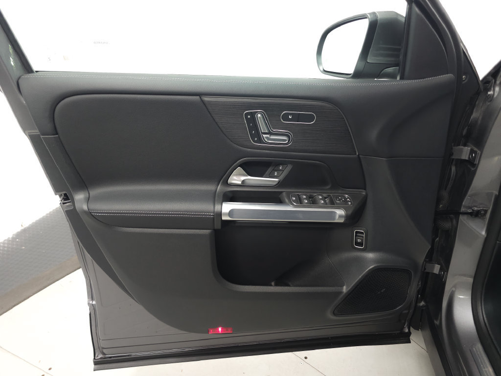 Certified 2026 Mercedes-Benz GLB 250 4MATIC image 5