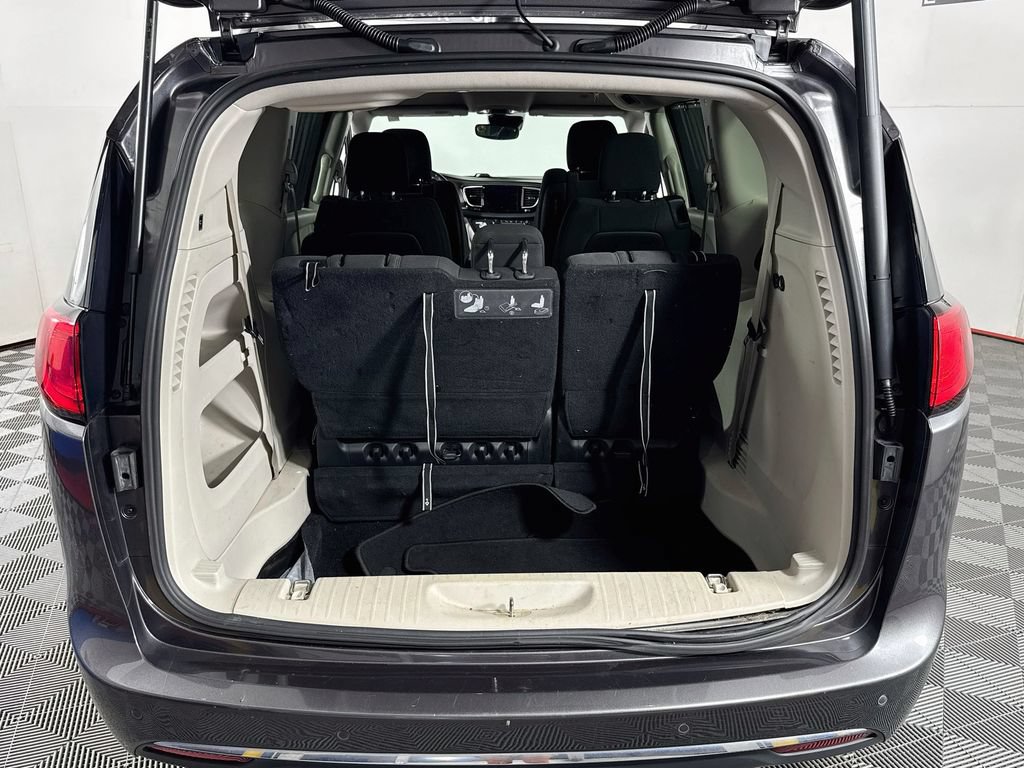 Used 2019 Chrysler Pacifica Touring Plus w/ Advanced Safetytec Group FWD image 27