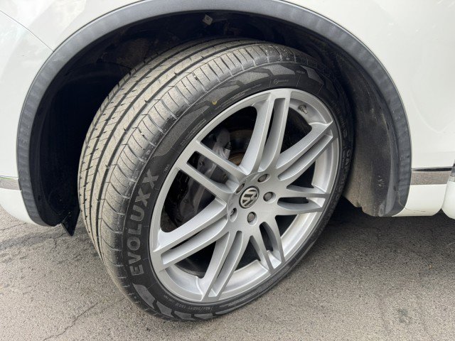 Used 2016 Volkswagen Touareg Sport AWD/4WD image 39