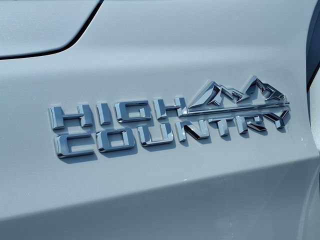 Used 2026 Chevrolet Suburban High Country AWD/4WD image 18