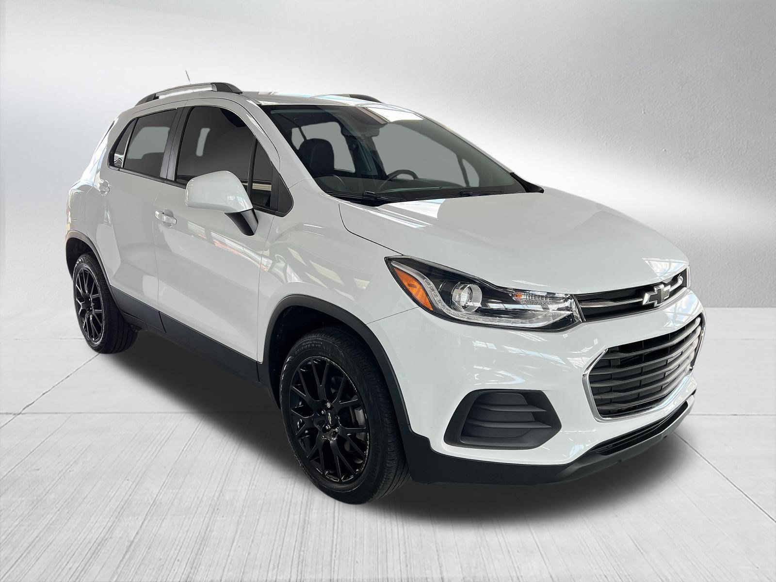Used 2021 Chevrolet Trax LT w/ Driver Confidence Package AWD/4WD image 3