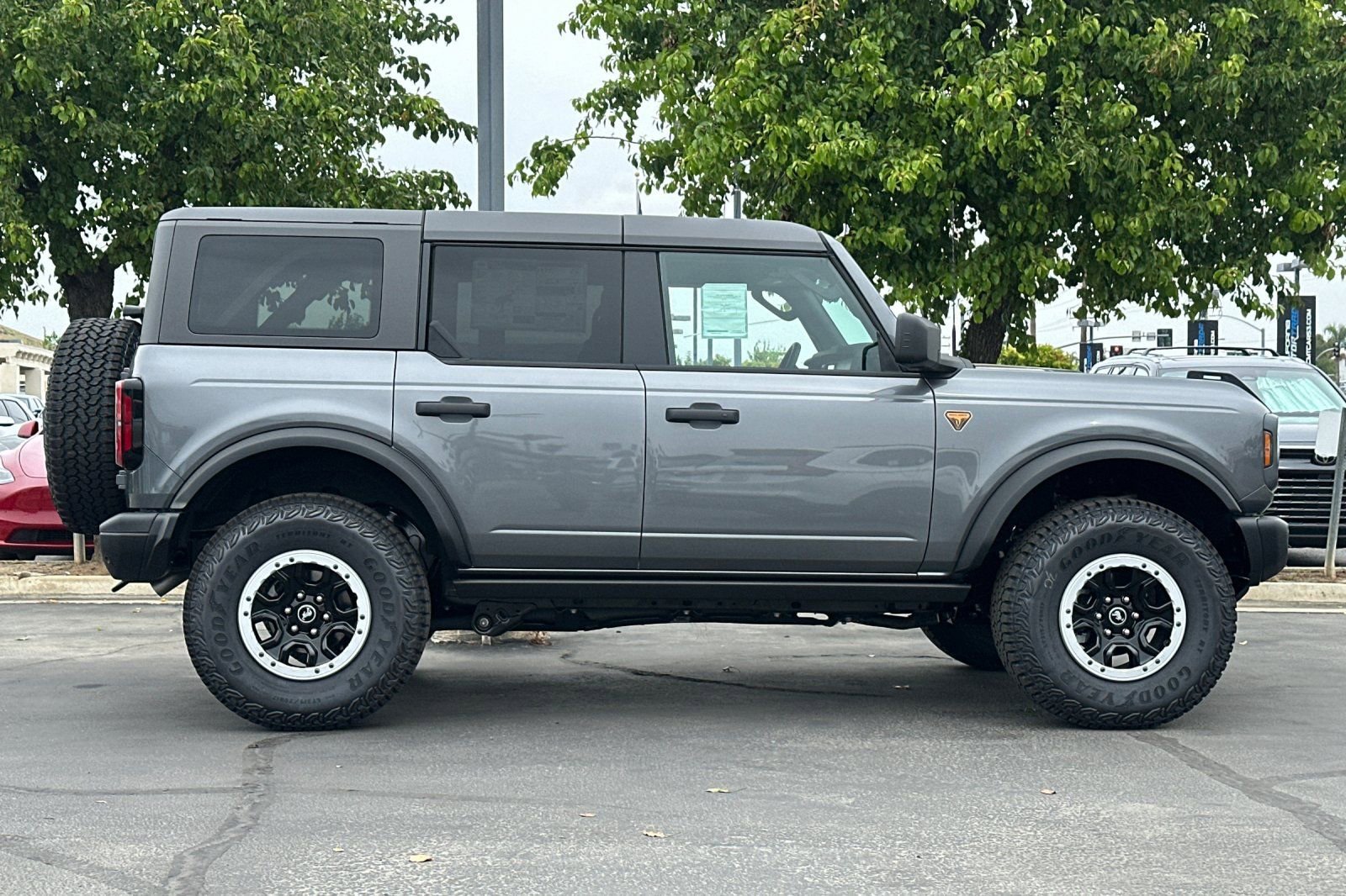 New 2026 Ford Bronco Badlands image 3